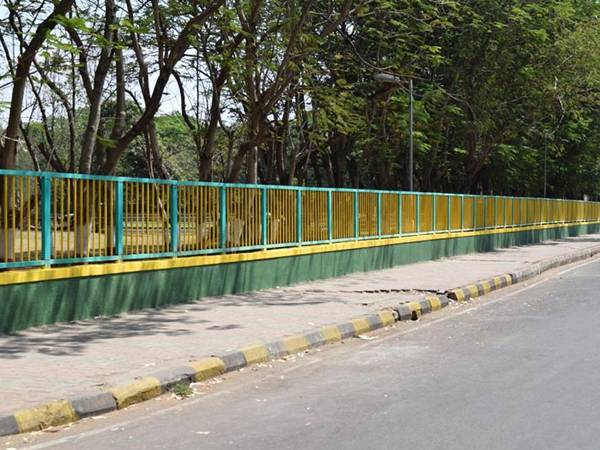 There is an FRP/GRP fencing railing on the road as the guardrail.