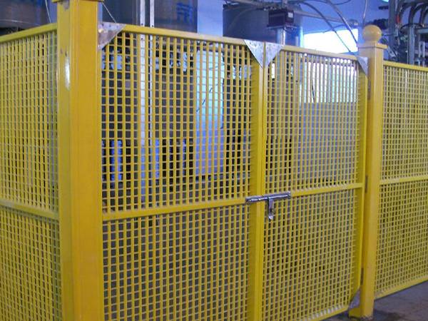 The FRP/GRP pultruded grating fencing is used for industry guardrail. It divides the workshop area.